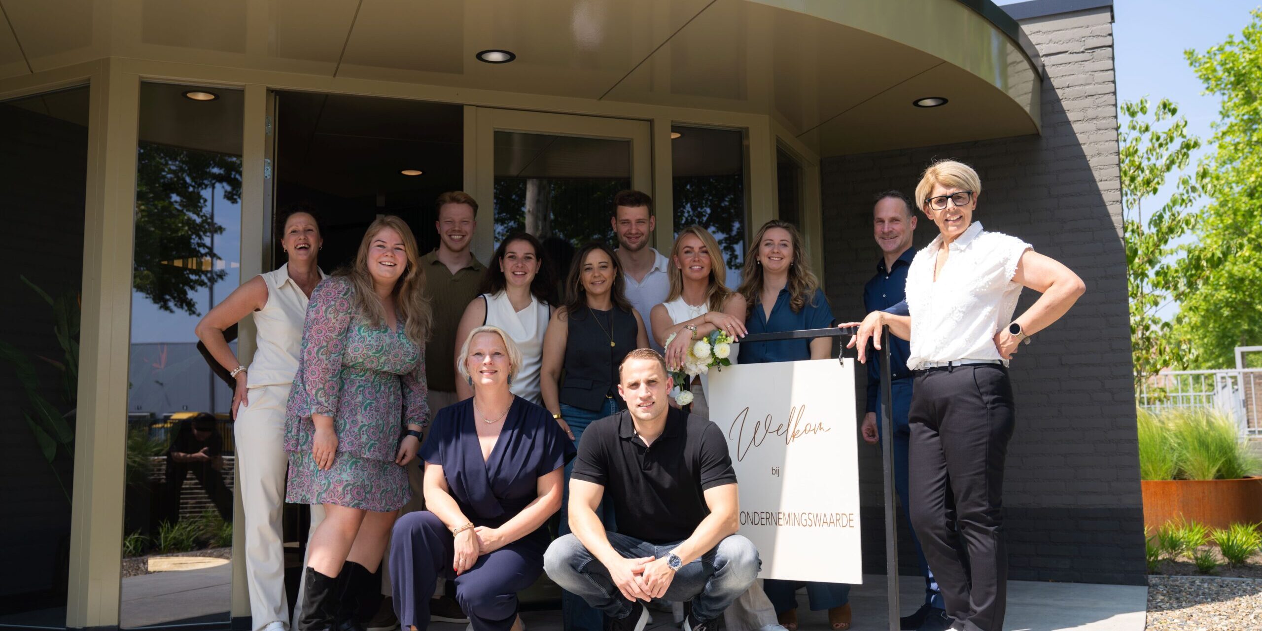 online 1 Opening pand, De Ondernemingswaarde, familiebedrijven, Op vrijdag 13 juni opende De Ondernemingswaarde officieel het nieuwe pand aan de Frontstraat 11 in Uden met een feestelijk programma boordevol muziek, gesprekken en entertainment.