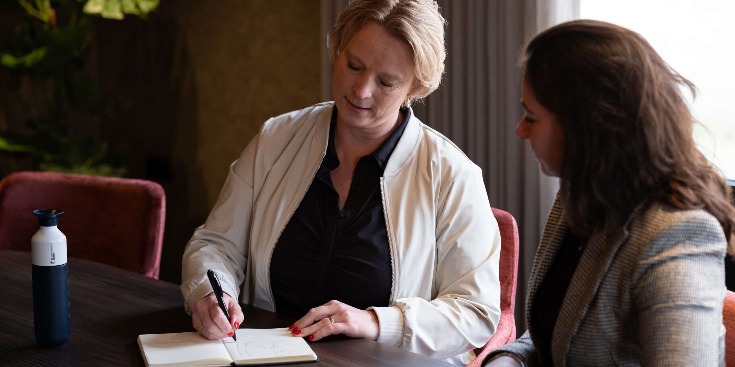 DSCF2908 BLOG: Managementrapportages. Het opstellen van juiste managementrapportages is cruciaal voor het effectief besturen van een organisatie.