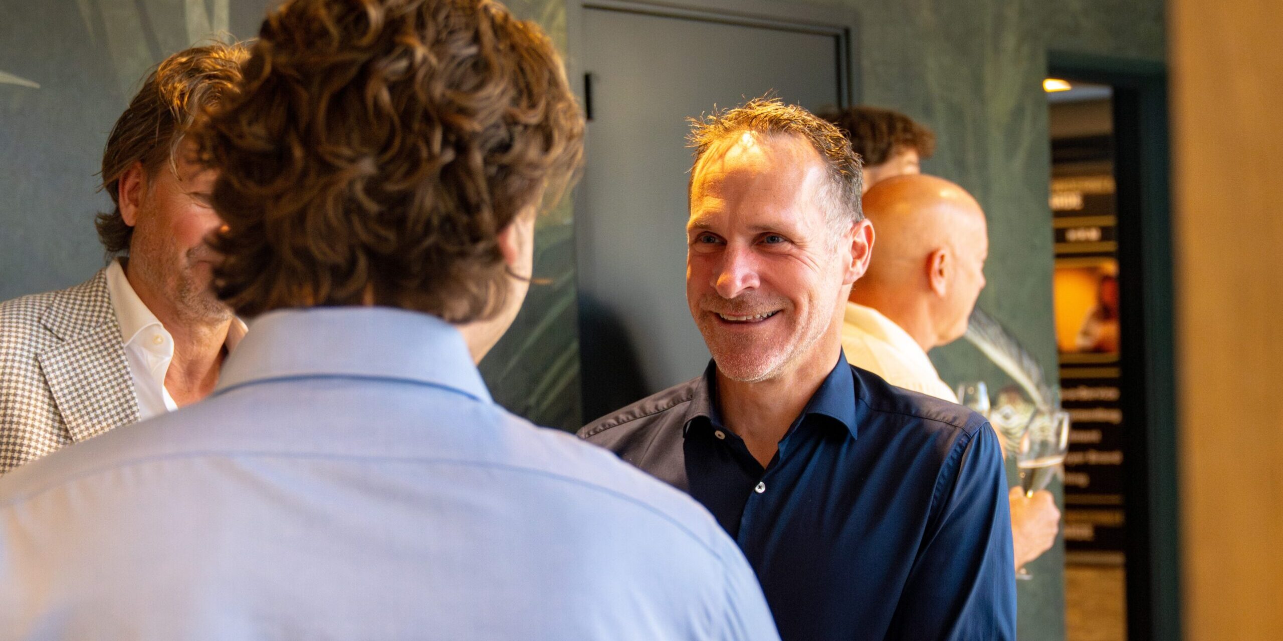 website Kenmerken & Aandachtspunten Familiebedrijf Kenmerken & Aandachtspunten Familiebedrijf. Als overdragende generatie en overnemende generatie staat u voor de uitdaging.